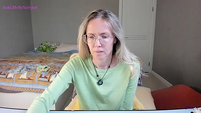 MollyStory XXX чат на живо