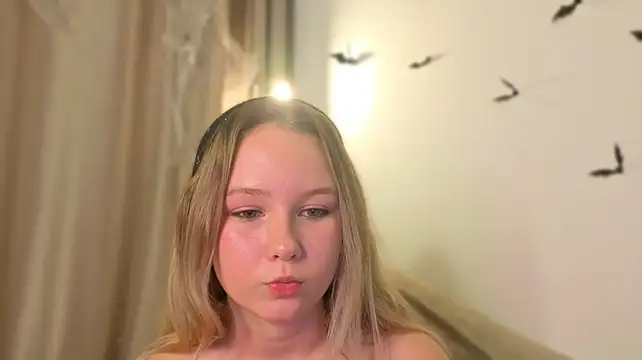 queenneee Live XXX-chat
