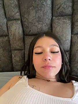 Alyshanon18 Chat XXX in diretta