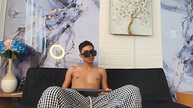 Онлайн чат XXX RED_ZONE_BOYS