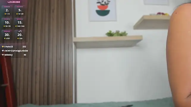 tiny_isawiin Live XXX chat