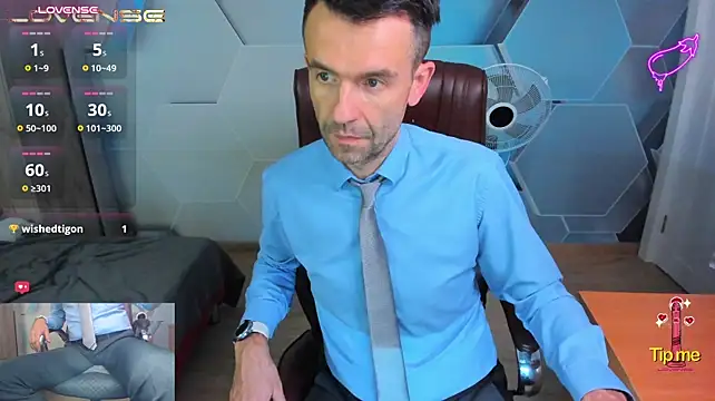SteveTiger élő XXX-chatje