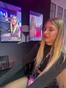 emma05's Live XXX Chat