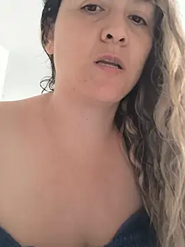 mooncurves Chat XXX in diretta