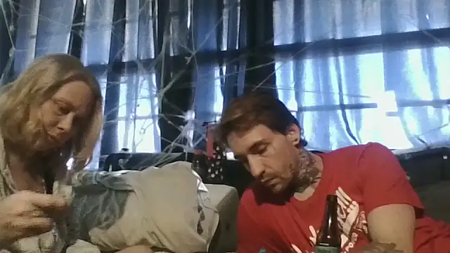 XXX chat uživo modela 2-BLUNT-CUNTS