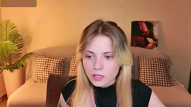 LisaRainbow Adlı Modelin Canlı XXX Sohbeti
