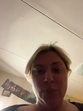 Chat XXX Live EyesUpHere8
