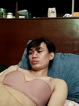 QueenSoreal Adlı Modelin Canlı XXX Sohbeti