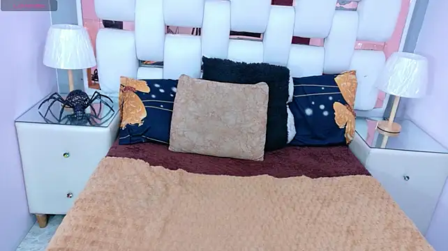 MaraKarly Adlı Modelin Canlı XXX Sohbeti