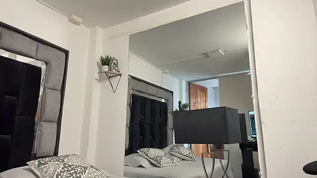 MR_MUSCLE élő XXX-chatje