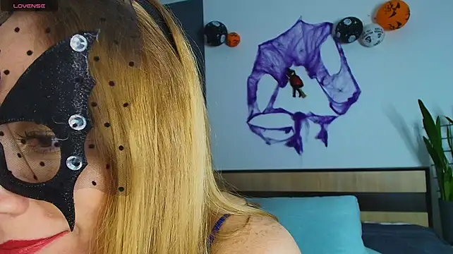 Aromaloveqq Chat XXX live
