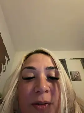 Monageil's Live XXX Chat