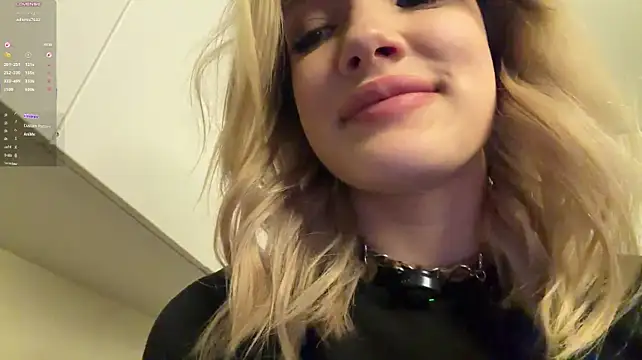 Chatroom XXX en direct de Carolini_i