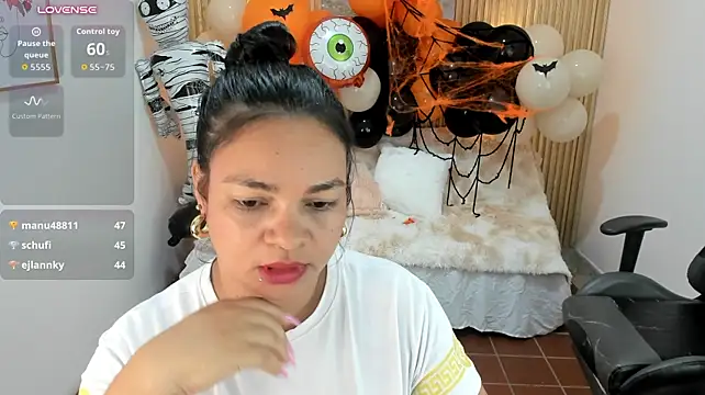 Cloe_35's Webcam Show