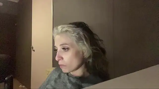 PriscillaOstlie Obrolan Langsung XXX