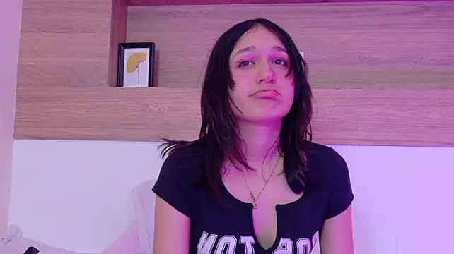 Chatroom XXX en direct de KyttiSweet