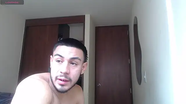 Taylor_DiamondBoy Adlı Modelin Canlı XXX Sohbeti