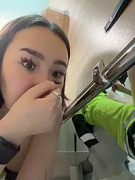 Asian_Asami Adlı Modelin Canlı XXX Sohbeti