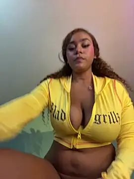 YariRose Chat XXX live