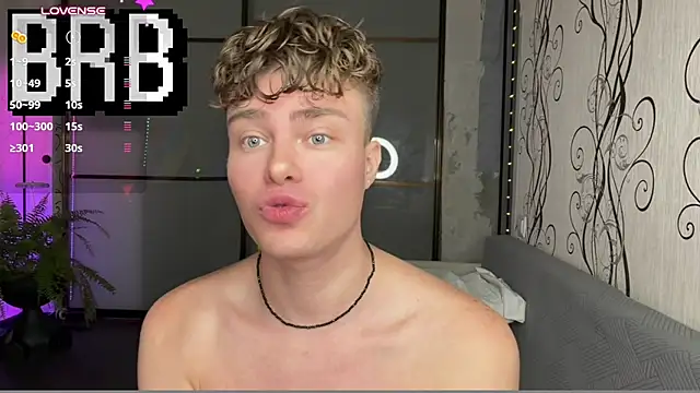 holy_eggs_02's Live XXX Chat