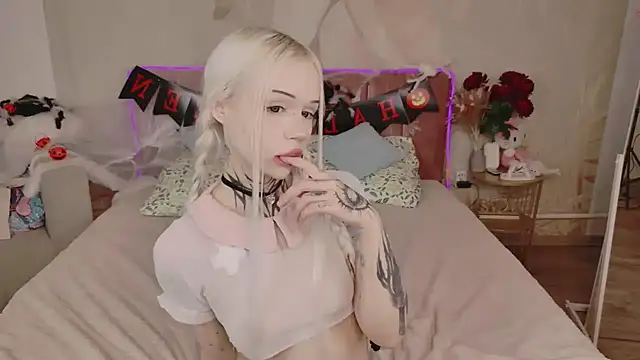 CloudyUniasia's Live XXX Chat