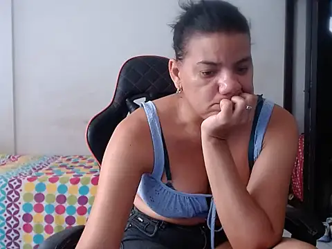 Adriana_0312 라이브 XXX 채팅