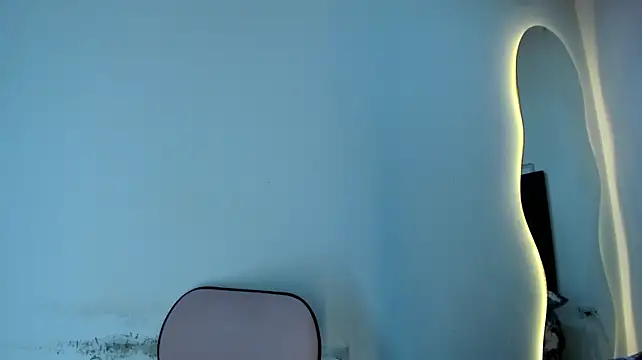 BustyGlow Chat XXX live