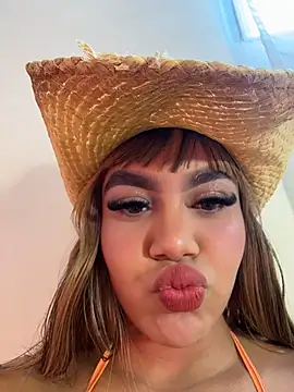 Chat +18 de Tyra_malkovaa ao vivo