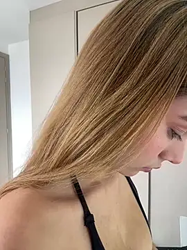 Nikii__ Live XXX Chat