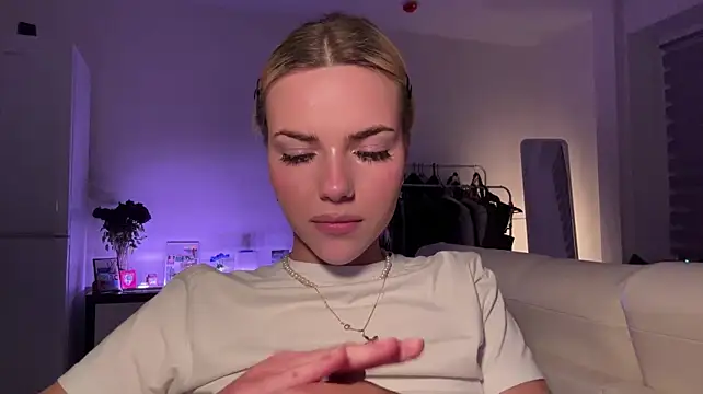 ChristelDuncombe's Live XXX Chat