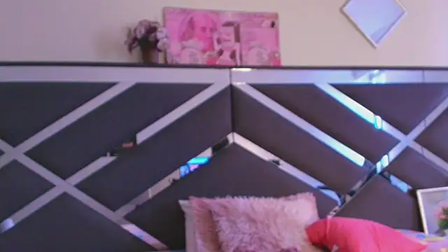 Bratz_x Adlı Modelin Canlı XXX Sohbeti