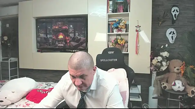 SpartacusDaddy48 live XXX chat