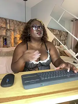 צ'אט XXX בשידור חי של may_storm