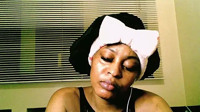 Chatroom XXX en direct de ORUOMA