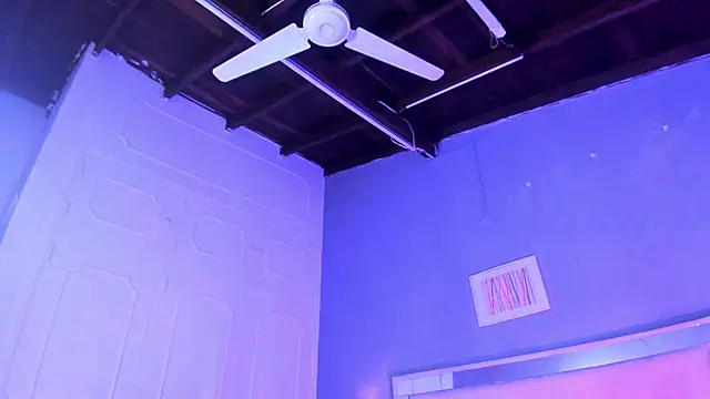 MiaRaven_ লাইভ XXX চ্যাট