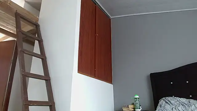 Emilia_1995 Chat XXX live
