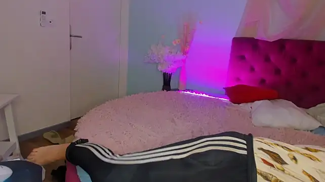 _AlexHot_ Adlı Modelin Canlı XXX Sohbeti