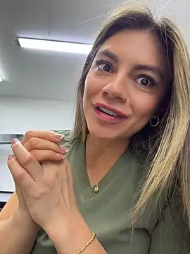 XXX chat uživo modela alicee16