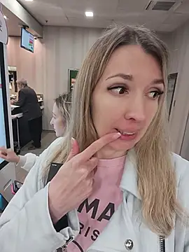 Živý XXX chat _MiraAfterDark_