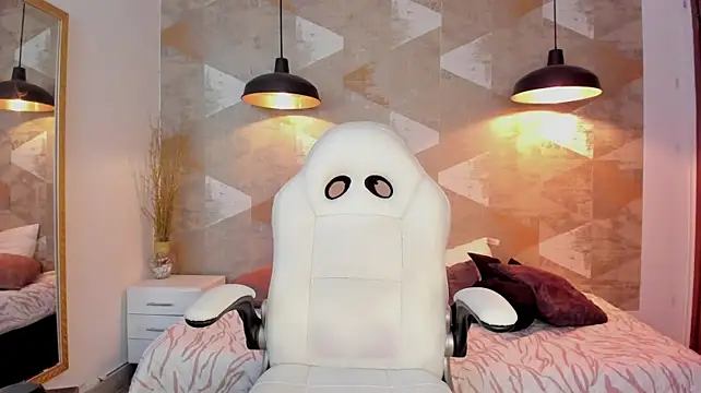 LalilaBrunettee Chat XXX live