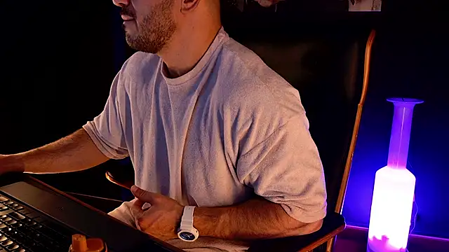 AngeloEric 现场XXX聊天