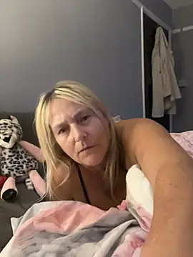 Blondnboujee53 Chat XXX live