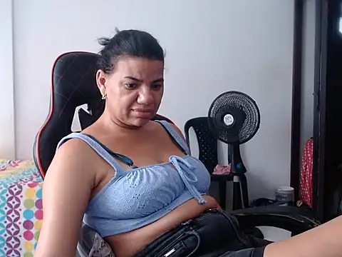 Adriana_0312 Live XXX-Chat