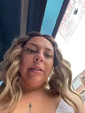 Bela-outdoor Chat XXX live