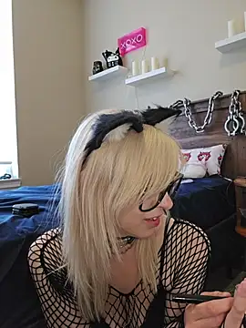 AmethystFoxx Adlı Modelin Canlı XXX Sohbeti