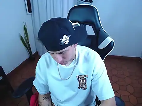 XXX chat uživo modela 420Liam