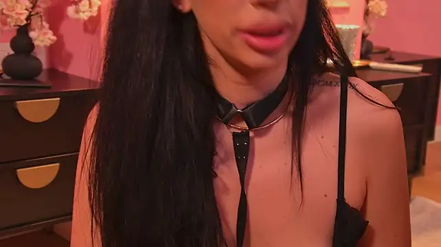 צ'אט XXX בשידור חי של ReinaTriana