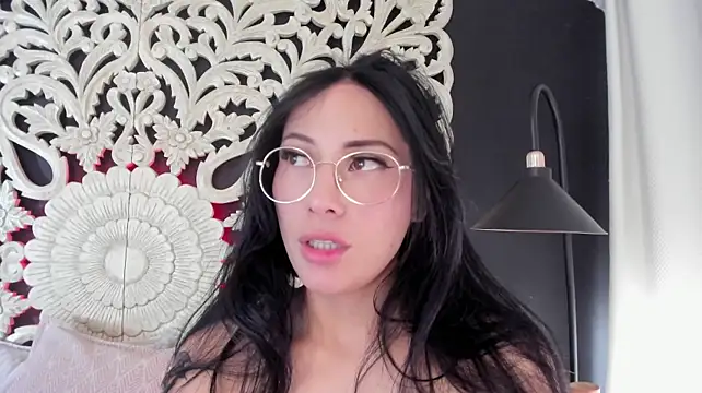 Emiiily_n Live XXX chat