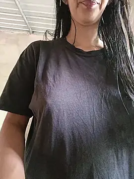 הופעת וובקאם של LauraMontaii