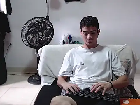 Zac_Efront Adlı Modelin Canlı XXX Sohbeti